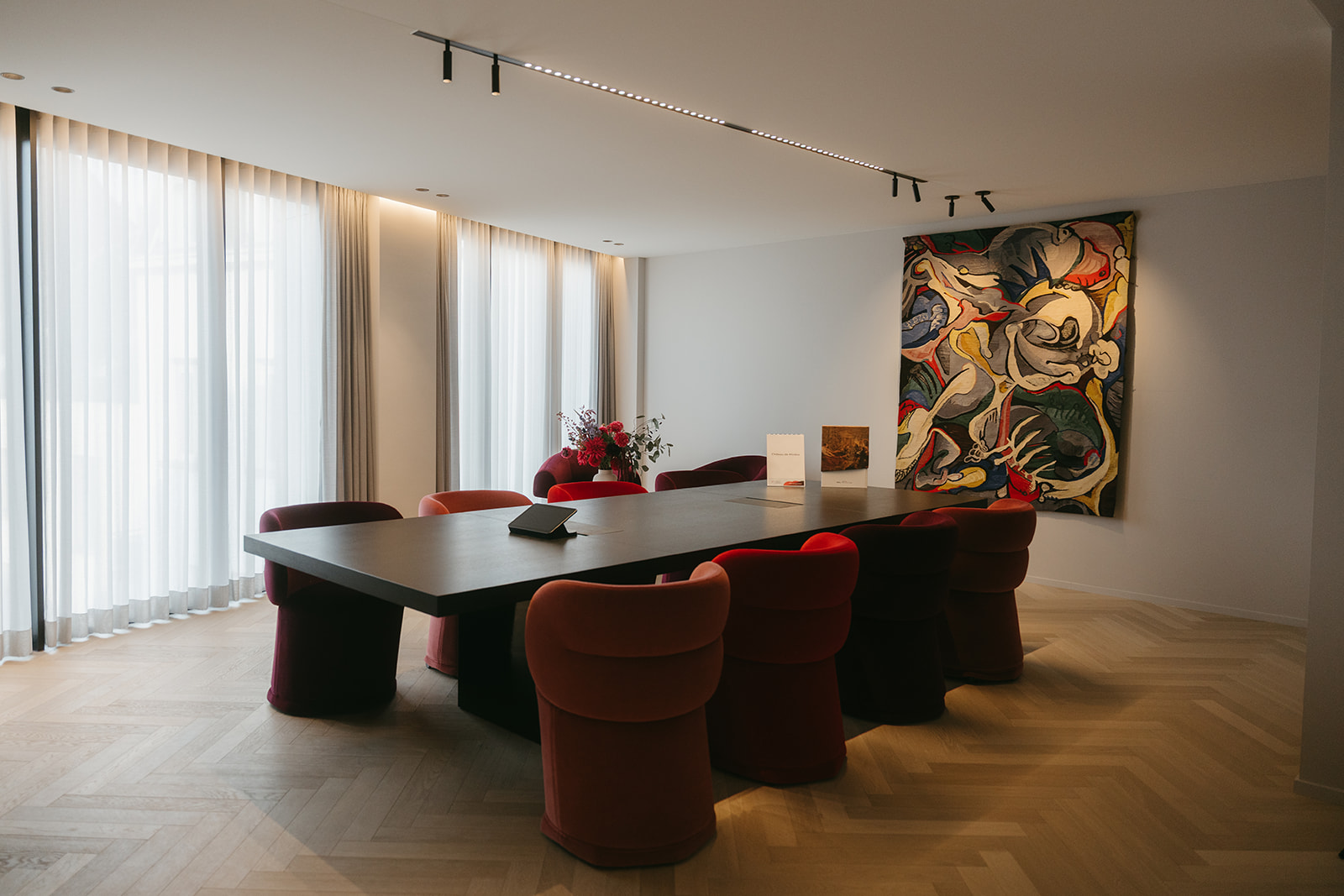 Huis Cumont — vergaderzaal met wandtapijt