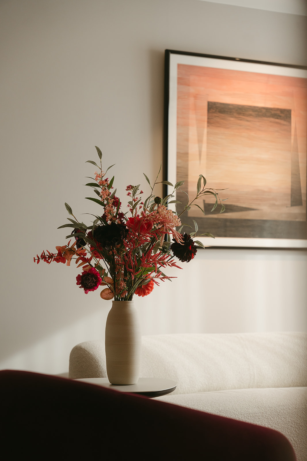 Huis Cumont — bloemen bij kunstwerk